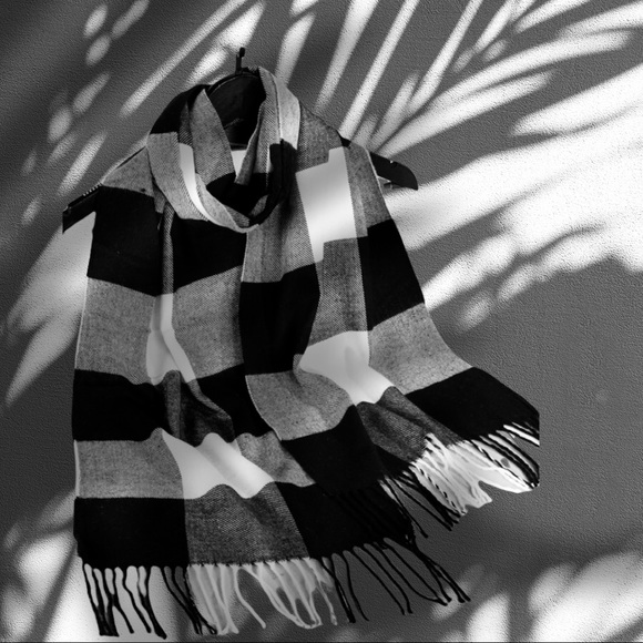 Cozy Winter Plaid Print Fringe Multi-Colored Scarf One Size Accessories Unisex - Picture 6 of 7